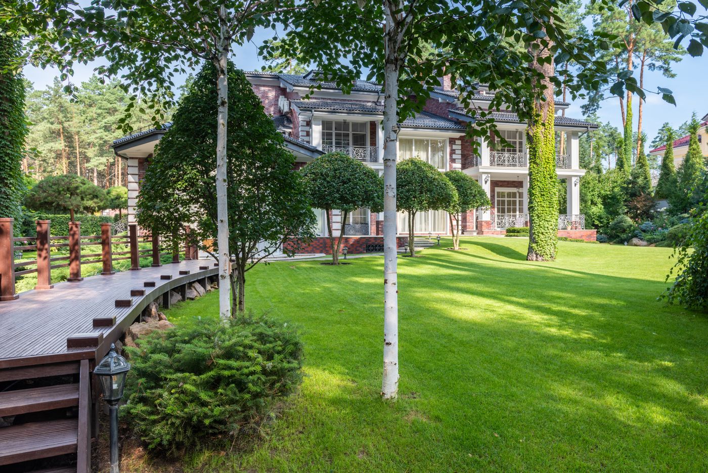 Estate lawn in full stride